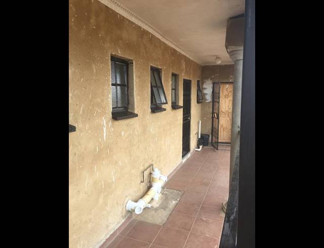 10 BEDROOM APARTMENT FOR SALE IN RABIE RIDGE